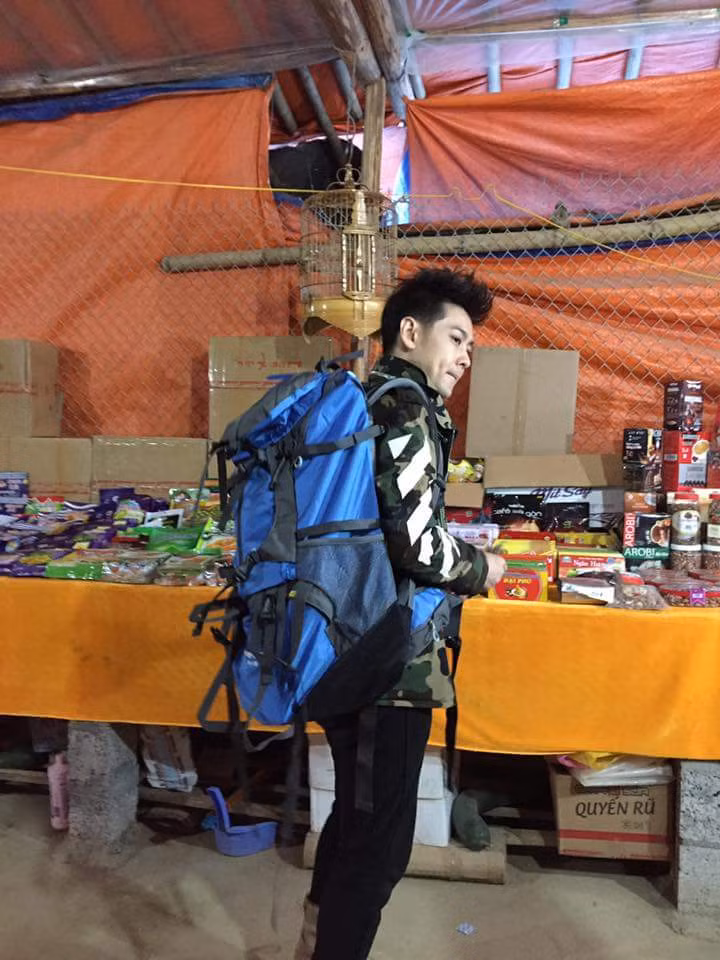 Không ít fan Việt rất bất ngờ khi hay tin những ngôi sao Hoa ngữ tên tuổi này qua Việt Nam mà không thông báo trước. Một số fan may mắn có cơ hội chụp hình và gặp gỡ thần tượng tại địa điểm ê kíp dừng chân ở Cao Bằng. Một độc giả tên Nông Thị Ánh đã chia sẻ chùm ảnh đặc biệt chụp lại cảnh thần tượng Lâm Chí Dĩnh tới Cao Bằng. Fan nữ này cũng thú nhận: "Mình cảm thấy rất hạnh phúc lúc gặp được anh Lâm Chí Dĩnh. Mình đã được tiếp xúc nói chuyện và thấy anh ấy rất dễ gần và dễ thương. Lúc đó mình rất vui và hạnh phúc khi còn được bắt tay anh ấy".