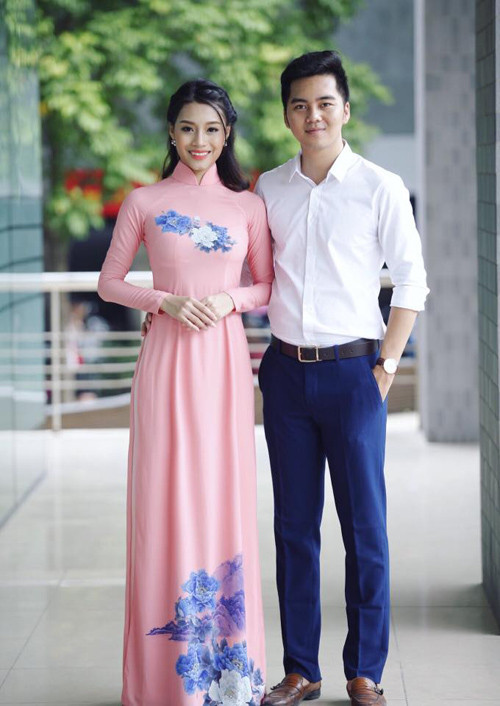 Sở hữu vẻ ngoài xinh đẹp, chiều cao lý tưởng cùng sự tự tin hiếm có, sau khi Ngọc Anh xuất sắc đạt Giải Nhì cuộc thi học sinh giỏi Văn toàn quốc, Ngọc Anh được tuyển thẳng vào trường Đại học Ngoại thương. Tại đây, với những tố chất của 1 hot girl mạnh mẽ, cá tính, cô nàng hiện đang là chủ tịch Câu lạc bộ MC và Thời trang của trường; là người mẫu của nhiều show thời trang và là thần tượng của rất nhiều bạn trẻ nhờ gu ăn mặc cá tính cũng như thành tích học tập đáng nể.