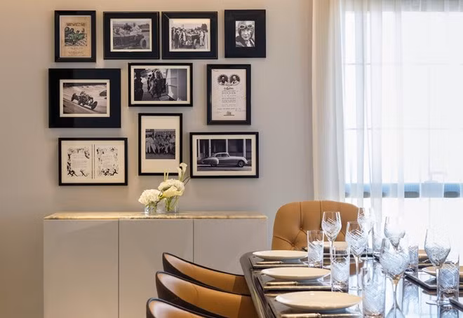 Nó gồm một phòng ăn rộng, phục vụ tới 10 người.