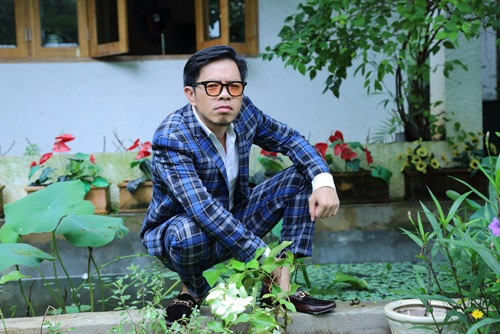 Nhân vật “ông Trí” của Thái Hòa trong phim truyền hình Khi đàn ông là số 0 là một người đàn ông có tuổi, tính tình gàn dở, mưu mẹo đầy mình và hoàn toàn coi thường phụ nữ. Sau khi gây ra hàng loạt rắc rối, tủi hờn, bất công cho những người phụ nữ xung quanh, ông Trí không may vướng phải lời nguyền kỳ lạ, bị đẩy vào thế giới “Khi đàn ông là số 0”. Ở thế giới ngược đời này, đàn ông có vị thế vô cùng nhỏ bé trong khi phụ nữ là trụ cột gia đình, nắm trọn trong tay địa vị và quyền lực. Những bóng hồng được thoải mái tự do trong các mối quan hệ, còn cánh mày râu thì nhận nhiệm vụ tề gia nội trợ và đặc biệt phải giữ gìn tiết hạnh mới mong kiếm được người vợ tốt trước khi anh ta “quá lứa lỡ thì”.