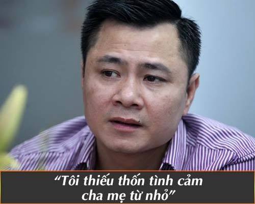 Tự Long Bố mẹ danh hài đất Bắc thuộc lứa đầu tiên của Đoàn Dân ca quan họ Bắc Ninh, thường xuyên phải công tác ở thị xã. Vì vậy, cậu bé Tự Long phải ở nhà với bà, chỉ đến hè mới được lên thị xã chơi với bố mẹ. Từ lúc 9 tháng đến khi 15 tuổi, anh chỉ sống cùng bà vì bố mẹ bận công tác.