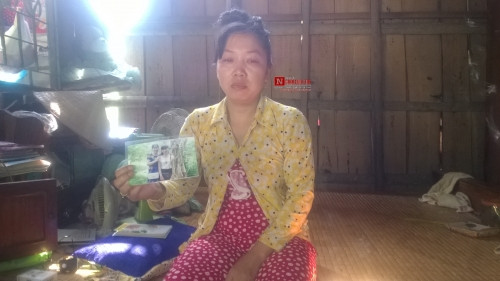 Chị Nhanh nghẹn ngào kể chuyện con chị mất tích.