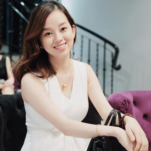 Không quan tâm đến những ồn ào xung quanh, bà mẹ trẻ tập trung vào việc kinh doanh quần áo, sống bình yên và hạnh phúc bên con trai nhỏ. Những hình ảnh vui đùa cùng con trai trên trang cá nhân của Ly Kute luôn nhận được lượt like khủng. Không chỉ vậy, sau khi sinh con, nhan sắc của cô càng thêm mặn mà và tràn đầy sức sống.