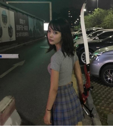 Nữ cung thủ xinh xắn này khiến dân mạng từ Trung Quốc, Thái Lan và đến cả Việt Nam mê mẩn bởi nhan sắc xinh xắn, dễ thương, đặc biệt là vòng eo nhỏ nhắn và cuốn hút.