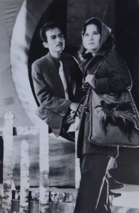 Theo các nghệ sĩ Nhà hát kịch Việt Nam, giữa các gương mặt gạo cội của Nhà hát thời đó như Thế Anh, Trọng Khôi, Hà Văn Trọng, Đoàn Dũng, Nguyệt Ánh... Phạm Bằng vẫn được khán giả biết tới bởi lối diễn thông minh và chuẩn mực của mình. Phạm Bằng và nghệ sĩ Mỹ Dung trong vở Hoa anh túc (1977) - vở diễn nói về cuộc kháng chiến ở Bulgarian.