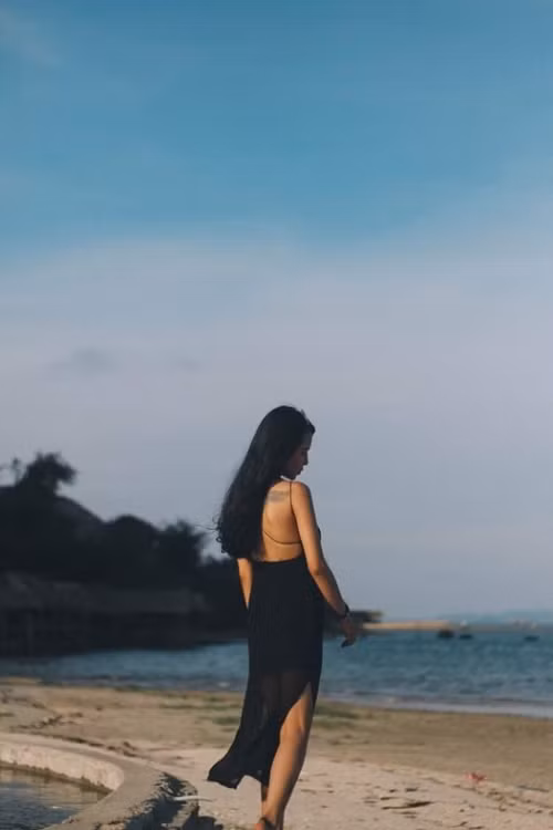 Nguyệt Anh cho rằng, là phụ nữ dù trẻ hay già thì việc làm đẹp bản thân phải được ưu tiên. Muốn mọi việc suôn sẻ mình cứ phải yêu bản thân trước và cần thay đổi suy nghĩ, cánh ứng xử của mình đối với mọi người.