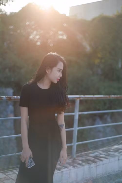 Nguyệt Anh cũng cho biết thêm, lúc đầu cô chỉ mong không còn bị chê xấu nữa, chứ không dám mong sẽ trở nên xinh đẹp. Cô cũng không nghĩ mình sẽ thay đổi như ngày hôm nay. Giờ đây, sau 4 năm, cô thấy công sức mình bỏ ra thật xứng đáng. Nhiều người cũng bất ngờ, ủng hộ có, đố kỵ cũng có. Nhưng cô sẽ không dừng lại mà cố gắng hoàn thiện bản thân, công việc hiện tại. Nguyệt Anh chia sẻ trong hạnh phúc: “Hiện nay mình là chủ của một cơ sở tattoo và giữa tháng 11 này mình mở thêm một quán ăn vặt. Mọi thứ đối với mình bây giờ rất thuận lợi, mình không còn phải lo nghĩ mọi người có để ý ngoại hình mình không mà mình sẽ dành thời gian đó cho công việc”.