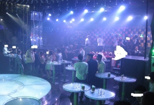 Quán bar- địa điểm "off" của những gã bệnh hoạn.