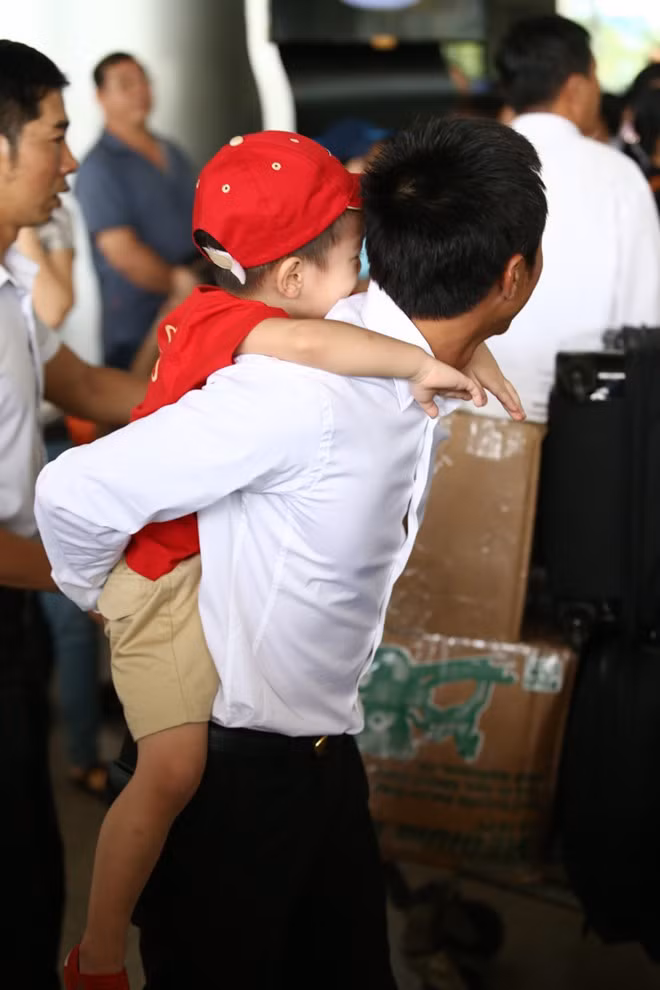 Cường Đô la và Hà Hồ chia tay sau khi cả hai có bé Subeo. Tuy nhiên, dù không còn sống chung, nhưng không ít lần cả hai lên tiếng khẳng định, dù có chuyện gì xảy ra, họ vẫn là một gia đình và có thể làm tất cả mọi việc vì con, thậm chí cả việc nằm chung giường như lời Hà Hồ từng chia sẻ.