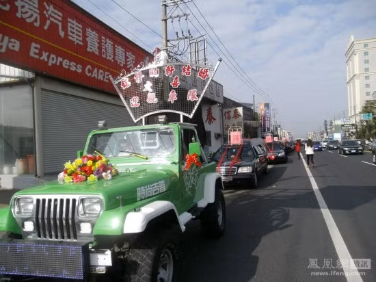 Choang vang chu re ruoc dau bang ... xe tang-Hinh-2