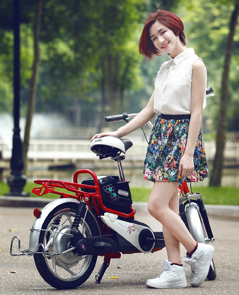 Hồi mới yêu Công Phượng, phong cách ăn mặc của Hòa Minzy rất đơn giản.