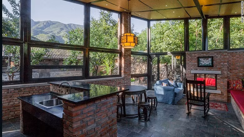 Một trong những dự án thành công nhất của Spear là cải tạo nhà máy gạch bỏ hoang thành một khách sạn. Họ thuê 80% nhân viên từ những ngôi làng xung quanh. Bên cạnh đó, ông còn giúp xây nhà cho người dân và biến một số nơi thành địa điểm cho khách du lịch thuê.