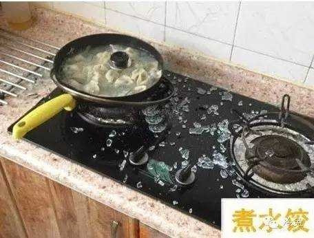 "Bạn gái tôi nói đã đến lúc phải thay cái chảo mới rồi, vì thế cô ấy mới làm như vậy"