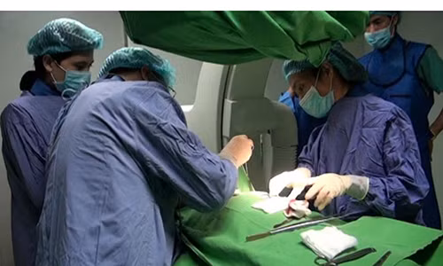 Dat stent dong mach than tri cao huyet ap