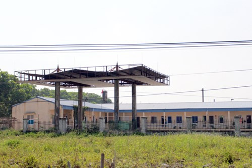 Sắt thép hoen gỉ, hỏng hóc.