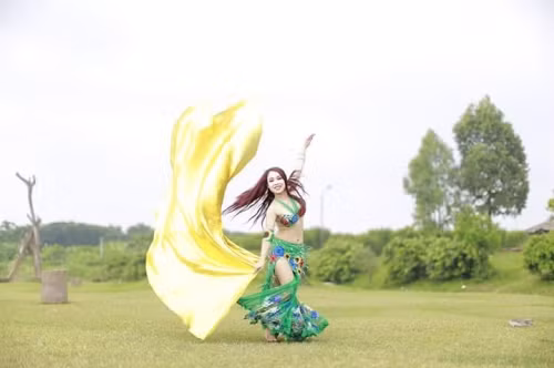 Trong ngôi trường này, Đào Hà cũng đã gặt hái được nhiều những thành tích đáng nể, do hoạt động rất năng nổ trong công tác đoàn hội nên cô gái dễ thương này được rất nhiều giấy khen của Viện Điện (Trường Bách Khoa có phân ra nhiều khoa tương đương với tên gọi là Viện – PV) và trường.