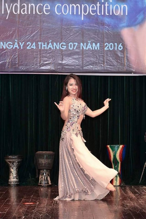 Mặc dù không được gia đình ủng hộ nhiệt tình, thế nhưng bằng đam mê của mình, coi Bellydance như đứa con mình sinh ra nên Đào Hà cũng từng trải qua quá trình luyện tập, theo đuổi vất vả. Chia sẻ về những ngày đầu tập luyện bộ môn múa bụng, Đào Hà cho biết cô bắt đầu tập luyện vào năm cuối khi đang là sinh viên. Cô coi múa bụng đến với mình như một cơ duyên.