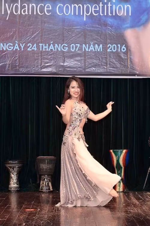 Mặc dù không được gia đình ủng hộ nhiệt tình, thế nhưng bằng đam mê của mình, coi Bellydance như đứa con mình sinh ra nên Đào Hà cũng từng trải qua quá trình luyện tập, theo đuổi vất vả. Chia sẻ về những ngày đầu tập luyện bộ môn múa bụng, Đào Hà cho biết cô bắt đầu tập luyện vào năm cuối khi đang là sinh viên. Cô coi múa bụng đến với mình như một cơ duyên.