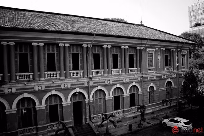 Đây là có lẽ là một trong số rất ít những công trình được xây từ thời Pháp nhưng luôn giữ nguyên mục đích sử dụng ban đầu là xét xử dù trải qua nhiều chế độ.