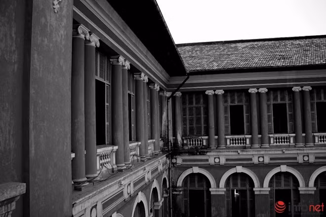 Tòa nhà TAND được đánh giá là một công trình kết hợp hoàn hảo giữa kiến trúc La Mã, phương Tây và phương Đông.