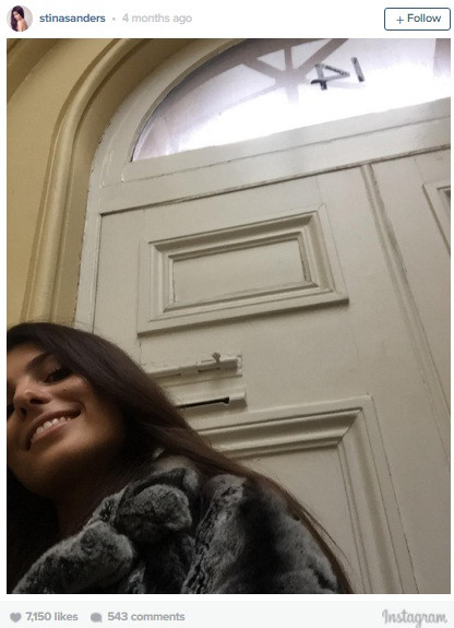 Stina Sanders, cô nàng người mẫu Anh xinh đẹp đã dám làm một điều mà không phải cô gái nào cũng dám làm, đó là đăng những bức ảnh chân thật của mình lên mạng. Các hình ảnh đó không qua chỉnh sửa, không dùng camera 360 độ và đặc biệt là chụp ở góc ảnh phô điểm xấu nhất của cô.