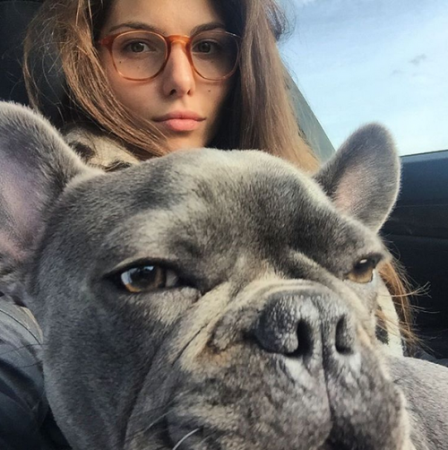 Thật không ngờ là hành động này có thể khiến hơn 5000 người hâm mộ của cô sốc đến mức phải… hủy theo dõi. Có thể họ quá quen với những hình ảnh lung linh của cô nên nhất thời không thể chấp nhận được gương mặt nhiều khuyết điểm như vậy.