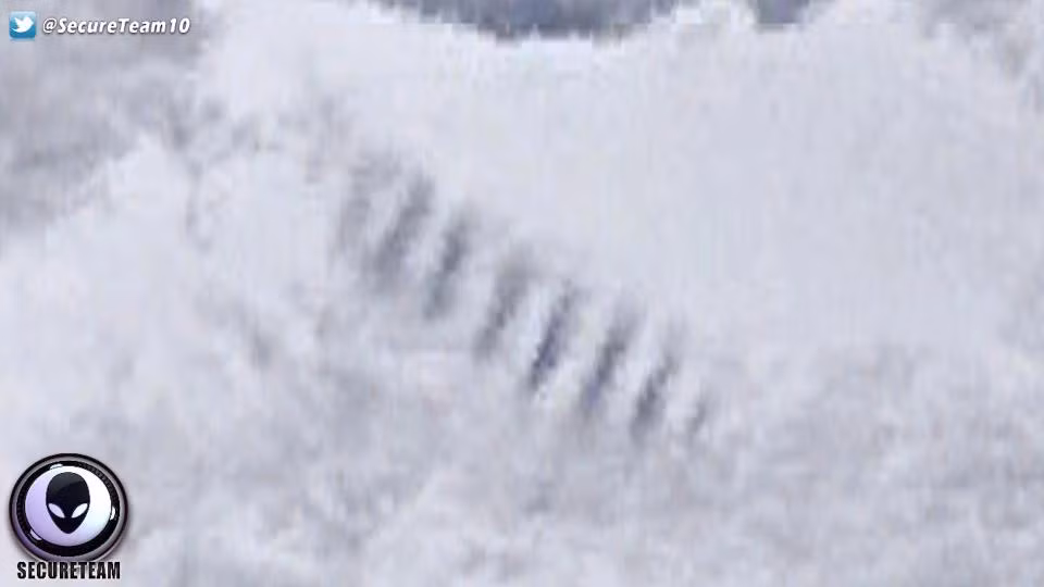 Phat hien gay kinh ngac vat the giong cau thang o Nam Cuc-Hinh-2