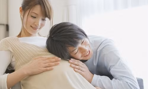 Chong thuong cho vo bau di goi dau cat toc va su that soc