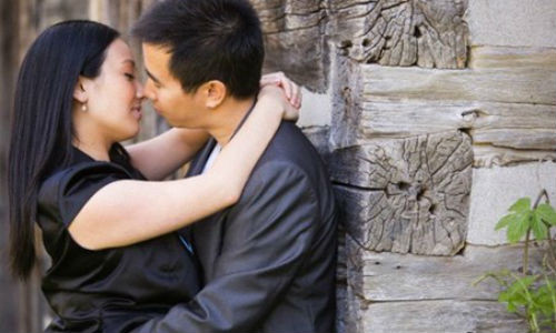 Chet lang nhin vo dan bo ve nha mac con trai gao khoc