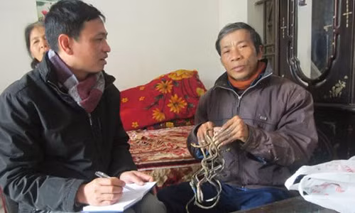 “Di nhan” 35 nam khong cat mong tay len bao nuoc ngoai