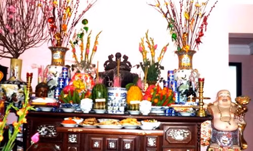 Dat Than tai vi tri nay trong nha, at giau nut do do vach