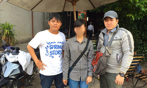 T.A (SN 1996, quê Long An) bị “bán” vào quán cà phê “chòi” ở phường Tân Đông Hiệp với giá 1,5 triệu đồng và được giải cứu vào tháng 5/2015.