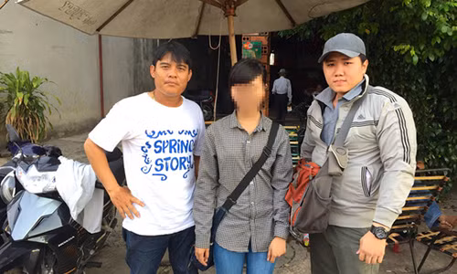 T.A (SN 1996, quê Long An) bị “bán” vào quán cà phê “chòi” ở phường Tân Đông Hiệp với giá 1,5 triệu đồng và được giải cứu vào tháng 5/2015.