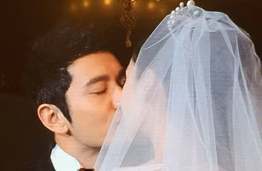 Khoảnh khắc hạnh phúc của cặp đôi được nhiều bạn trẻ yêu mến. Ảnh: Fanpage Huỳnh Hiểu Minh.