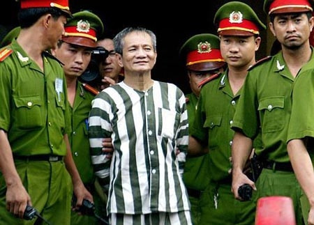 Hai “banh” ke lai cuoc “tram tuong” cua ong trum Nam Cam-Hinh-2