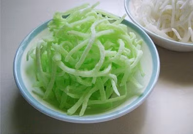 Cách làm mứt dừa nhiều màu tuyệt ngon đón tết 2016 - Hình 2 Cach lam mut dua nhieu mau tuyet ngon don tet 2016-Hinh-2