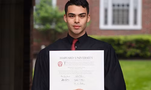 Chang trai ngheo tot nghiep Harvard chia se bi quyet thanh cong