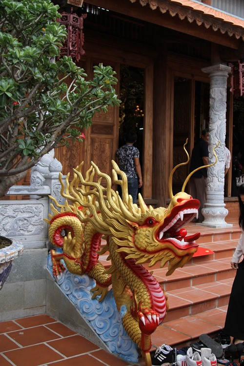 Rồng là biểu tượng xuất hiện rất nhiều ở nhà thờ Tổ.