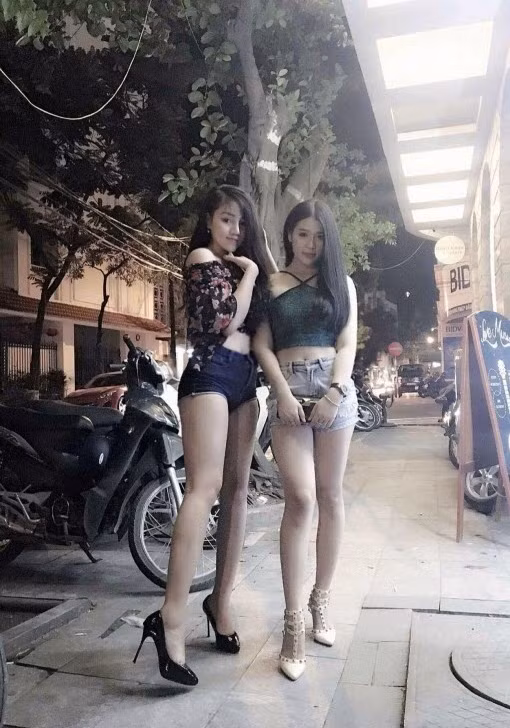 Chân dài trái hay phải, anh phải chọn?