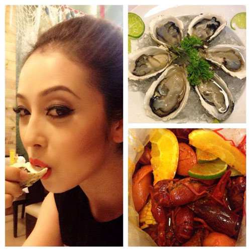  Nỗ lực làm đẹp sắp là "gái 3 con": Jennifer Phạm từng có tiếng là hơi đẫy đà trong showbiz Việt, vì thế cô luôn ý thức được việc giảm cân. Đặc biệt, sau khi sinh bé thứ 2, thân hình cô lại càng trở nên mũm mĩm hơn trước rất nhiều, vì vậy Jennifer mời hẳn chuyên gia thể lực để giúp mình giảm cân. Người đẹp chia sẻ, từ 2 buổi/tuần tập luyện cô đã tăng lên thành 5 buổi/tuần, vì thế vóc dáng nhanh chóng về lại như thời còn con gái. Bên cạnh đó, cô cũng lựa chọn phương pháp tập yoga để thư giãn và giảm béo nhanh. Thực đơn để giảm cân của Jennifer Phạm cũng không quá cầu kì, chỉ một thói quen ăn uống lành mạnh và đầy đủ chất dinh dưỡng cho các bữa ăn hàng ngày, đặc biệt là không thiếu rau xanh, hoa quả đã góp phần giúp cô hoàn thành mục tiêu.