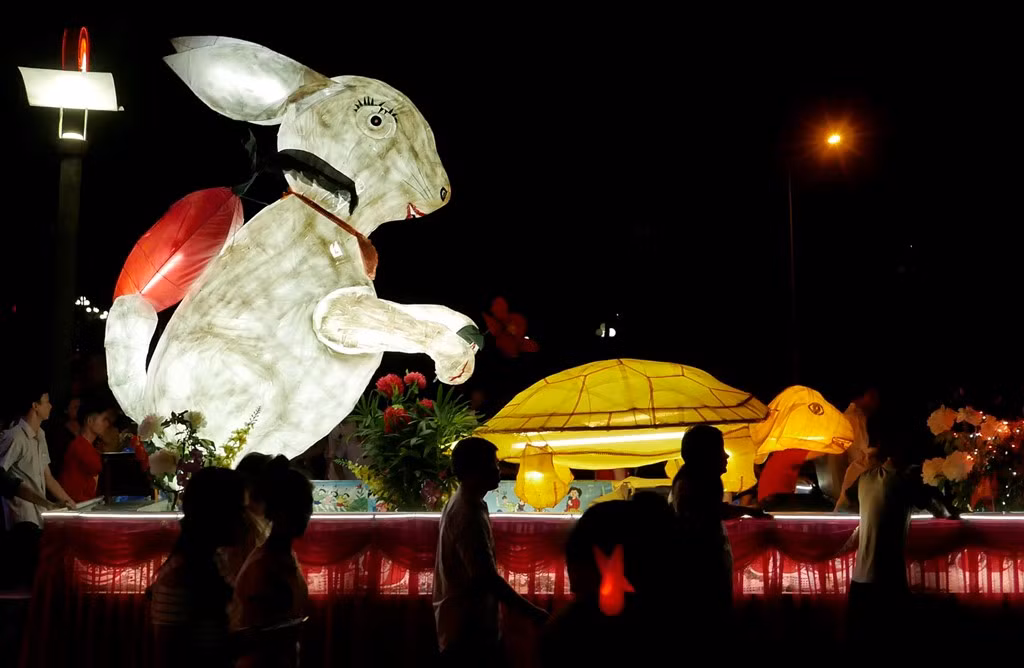 Hình ảnh rùa chạy thi với thỏ trong truyện cổ tích dành cho thiếu nhi.