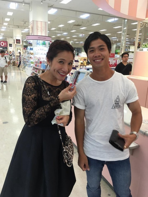 Cong Phuong phan ung kho hieu khi fan nhac ten Hoa Minzy