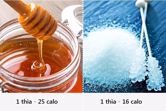 Dùng mật ong thay cho đường: Mọi người đều biết rằng đường không tốt cho sức khỏe. Vì vậy, nhiều người dùng mật ong để thay thế đường tạo độ ngọt cho món ăn. Tuy nhiên, mật ong lại có tính nóng và nhiều calo hơn đường.