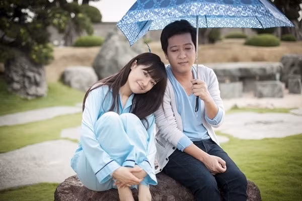 Trong bộ phim "49 ngày", dù đất diễn của Nhã Phương không nhiều nhưng cô vẫn gây ấn tượng khi hoàn thành tốt những phân cảnh khó. Đây cũng là bộ phim se duyên cho cô và danh hài Trường Giang.