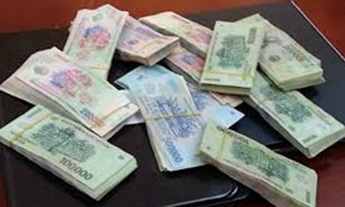 Di mua tien gia danh bac bi tan cong cuop tien that