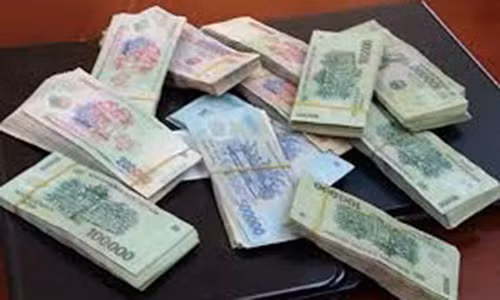 Di mua tien gia danh bac bi tan cong cuop tien that