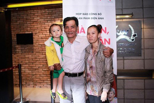 Gia đình hạnh phúc hiện tại của nghệ sỹ Thương Tín.