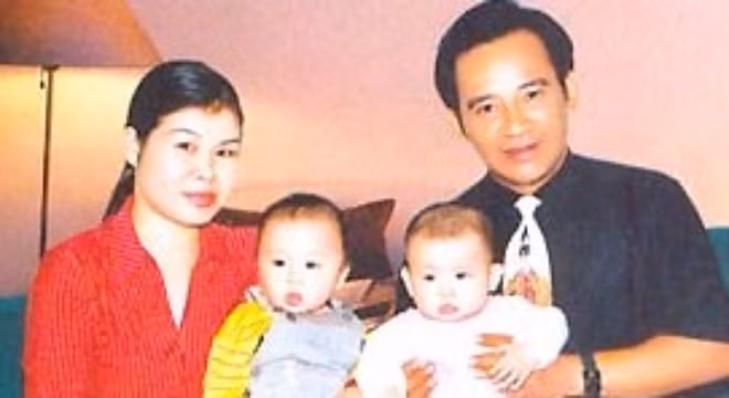 Gia đình Quang Tèo lúc các con còn nhỏ.