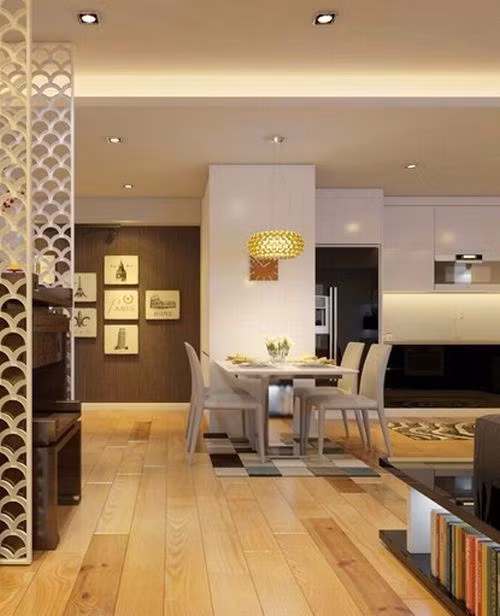 Hành lang được trang trí những khung hình yêu thích của gia chủ.