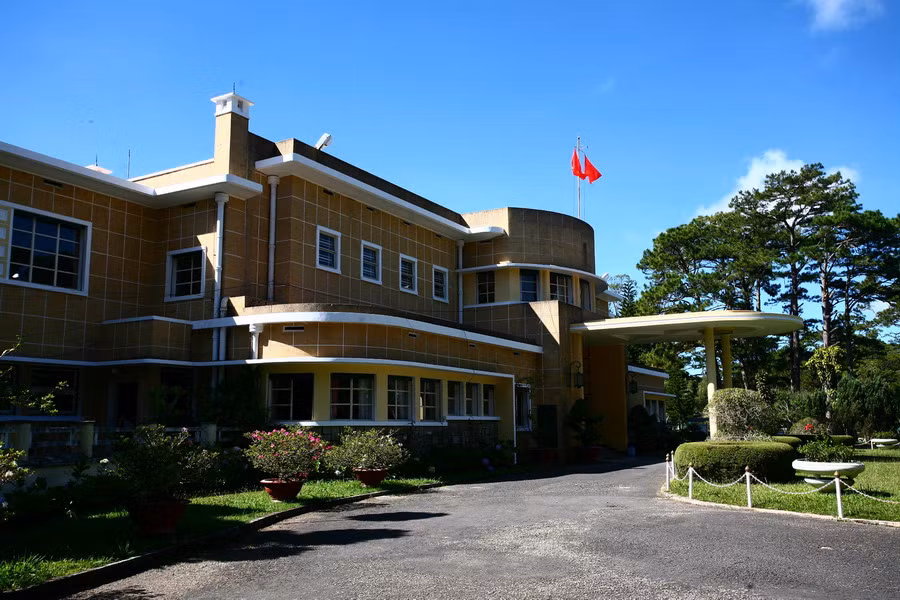 Qua những thăng trầm của thời gian và lịch sử, ngày nay, Dinh 3 Đà Lạt hay “Biệt điện Mùa Hè” của vua Bảo Đại trở thành một điểm tham quan có sức thu hút mạnh mẽ đối với du khách khi đến với Đà Lạt.